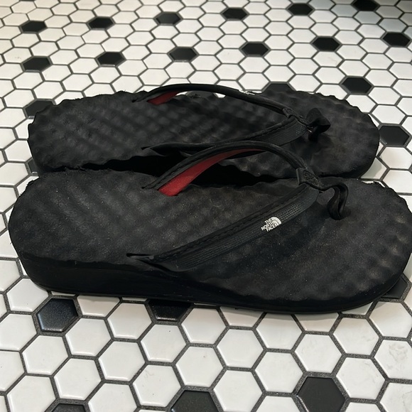 North Face flip flops. - Picture 2 of 3